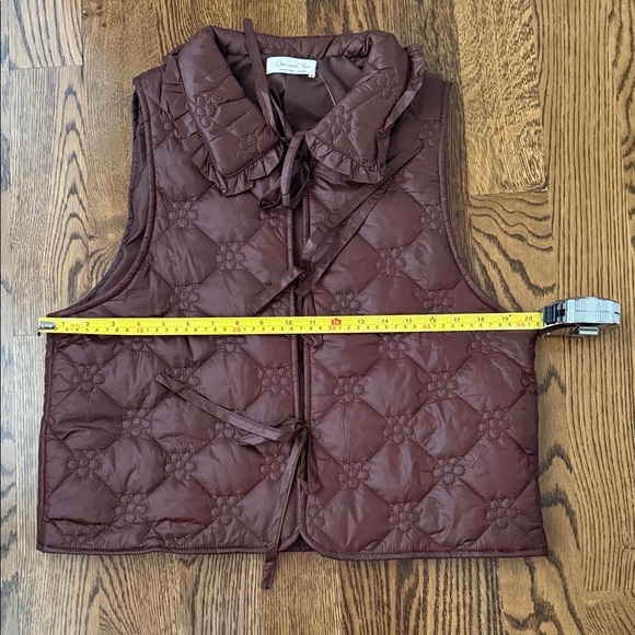 Doe & Rae Brown Quilted Tie-Front Vest medium - Picture 10 of 11